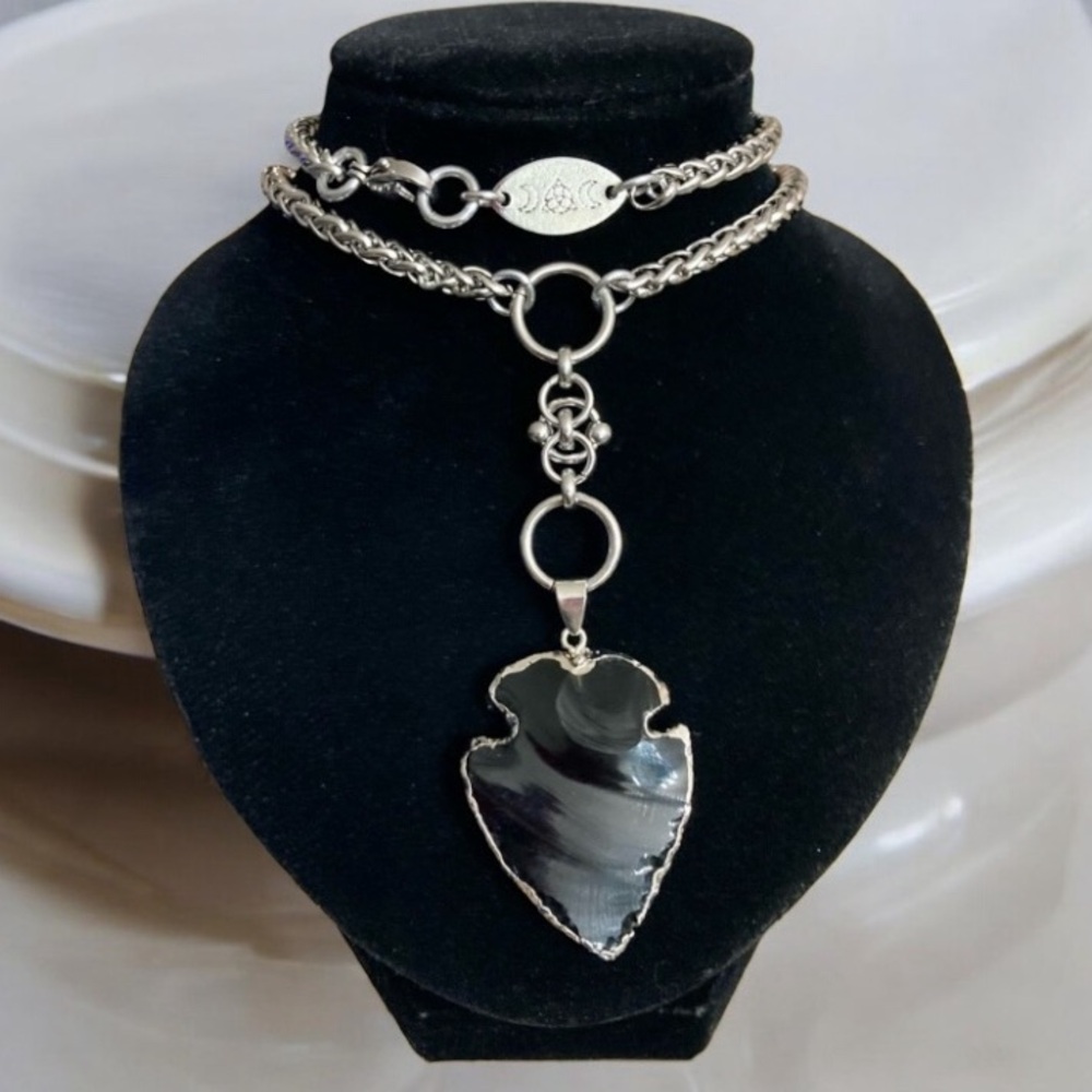Black obsidian arrow on stainless steel maille celtic knot lariat Y necklace. - Picture 6 of 14